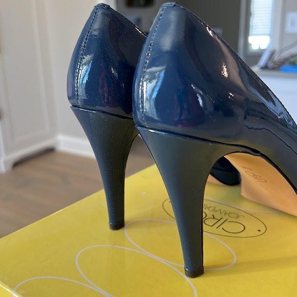 Circa Joan and David Luxe Patent Leather Platform Pumps Heels - Picture 6 of 6